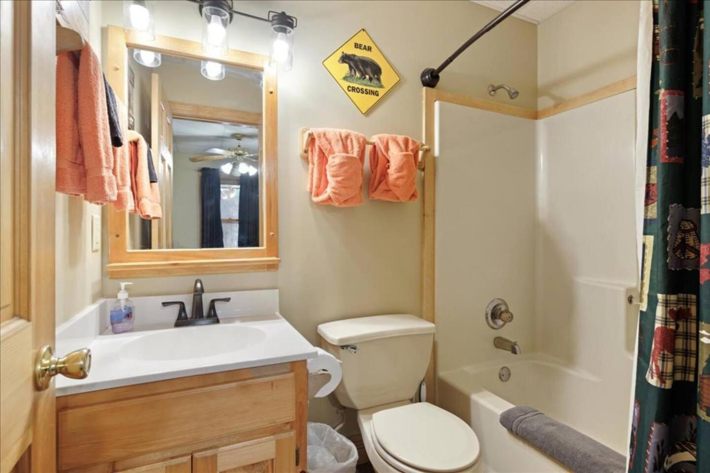 5Br Smoky Cabin Hot Tub, Games, 1 Mi To Parkway Pigeon Forge Exterior photo